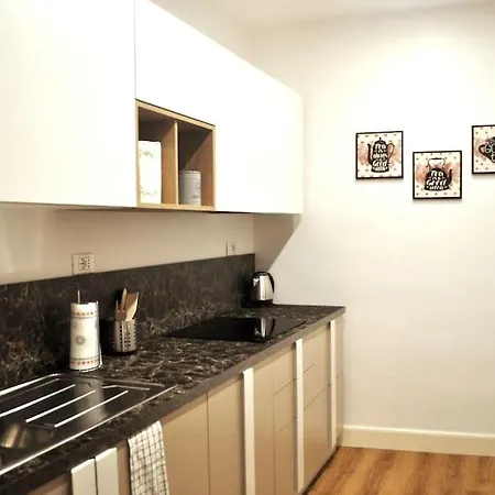 Apartament Casa Con Giardinetto Al Centro Di
