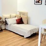 Casa Con Giardinetto Al Centro Di Апартаменты