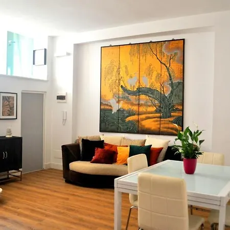 Casa Con Giardinetto Al Centro Di Apartamento
