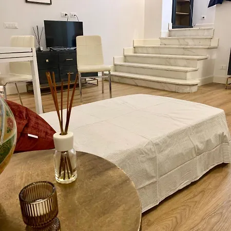 Casa Con Giardinetto Al Centro Di Apartamento Roma