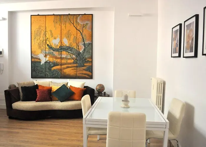 Casa Con Giardinetto Al Centro Di *