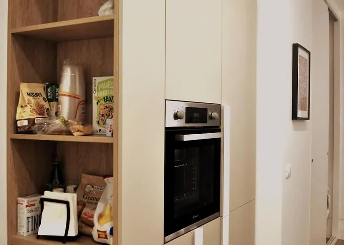 Daire Casa Con Giardinetto Al Centro Di *