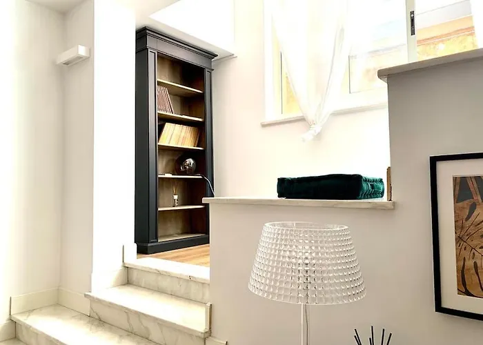 Casa Con Giardinetto Al Centro Di