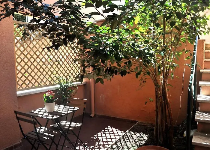 Casa Con Giardinetto Al Centro Di Daire