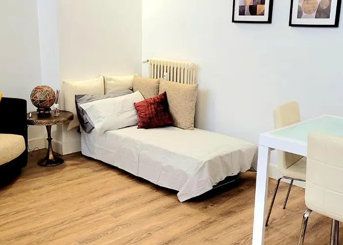 Casa Con Giardinetto Al Centro Di Daire