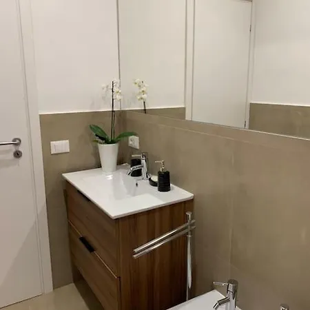 Casa Con Giardinetto Al Centro Di アパート ローマ