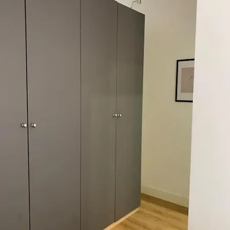 Casa Con Giardinetto Al Centro Di アパート