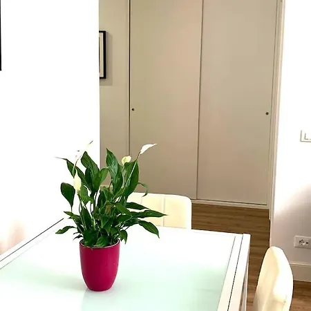 Casa Con Giardinetto Al Centro Di Apartment