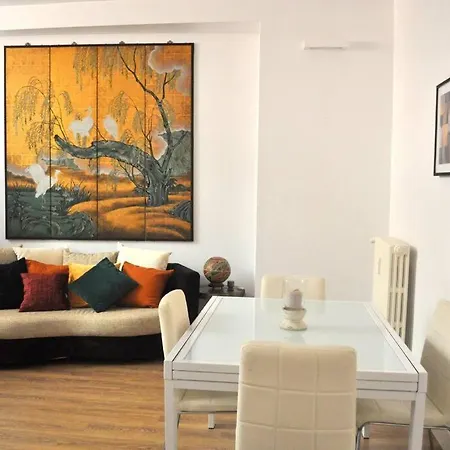 Casa Con Giardinetto Al Centro Di *