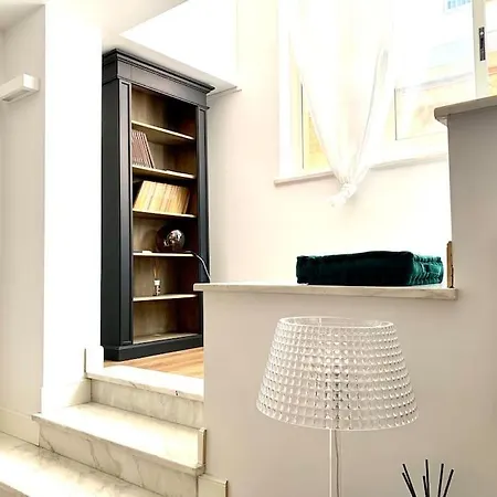 Casa Con Giardinetto Al Centro Di